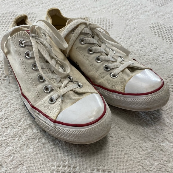 White Low Converse (9W/7.5M) - Picture 1 of 12